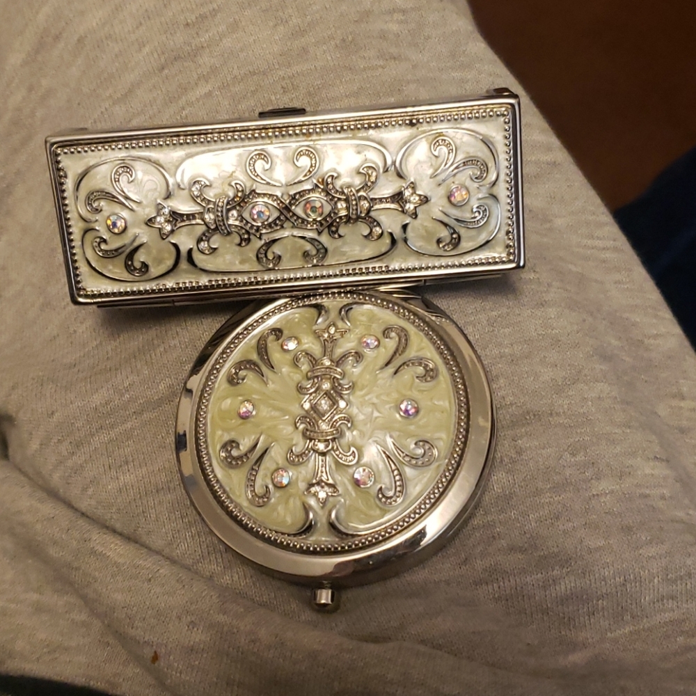Argento lipstick case and compact mirror